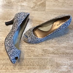 Lovely Kenneth Cole Reaction leopard print, peep toe, wood stacked heels